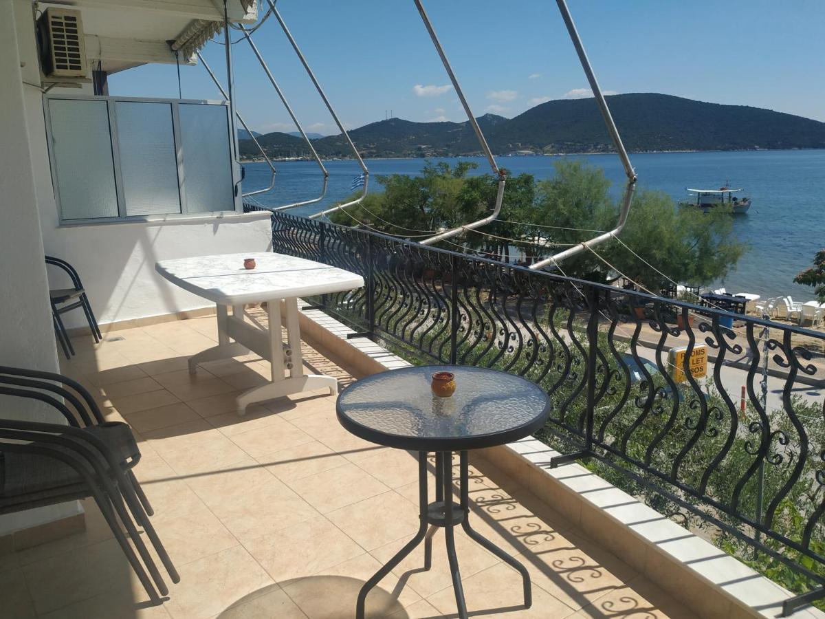 Villa Tasos Néa Péramos Екстериор снимка